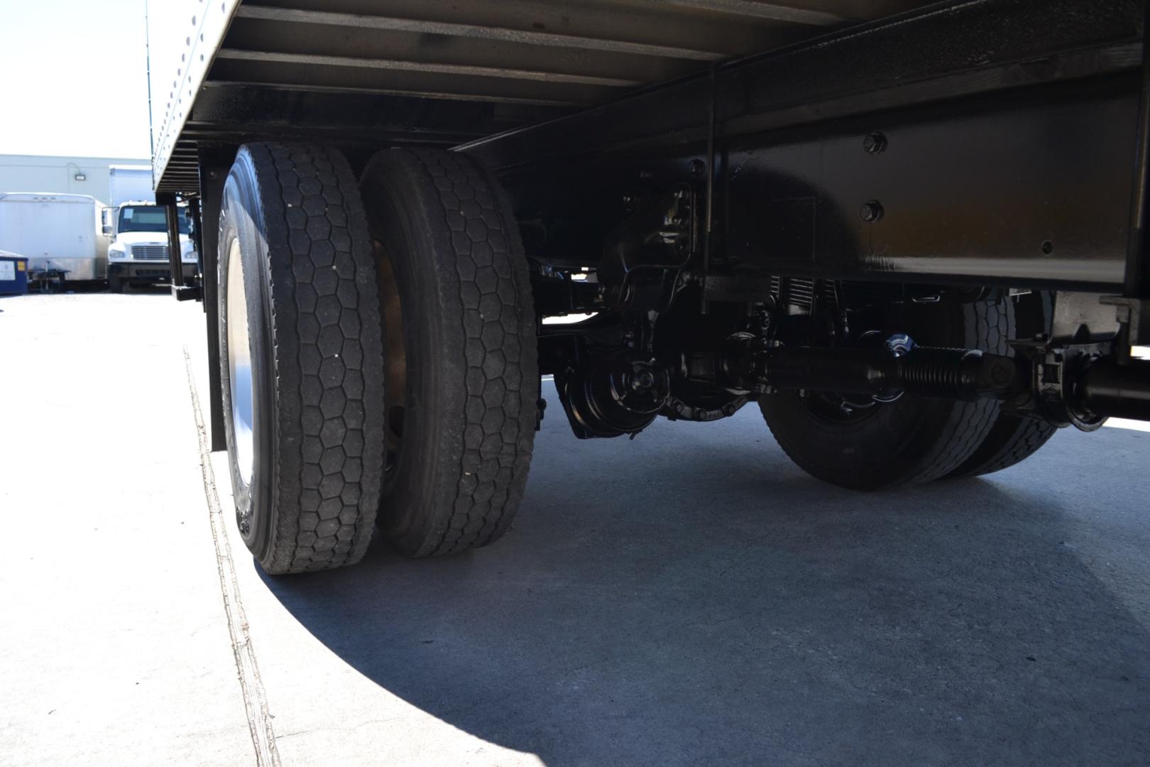 2012 WHITE /GRAY FREIGHTLINER M2-106 with an CUMMINS ISB 6.7L 220HP engine, ALLISON 2100HS AUTOMATIC transmission, located at 9172 North Fwy, Houston, TX, 77037, (713) 910-6868, 29.887470, -95.411903 - Photo#8